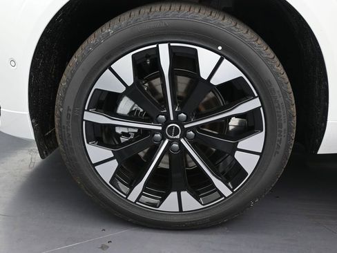 New 2026 Volvo XC60 B5 Plus AWD/4WD image 9