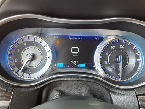 Used 2016 Chrysler 300 Limited RWD image 32