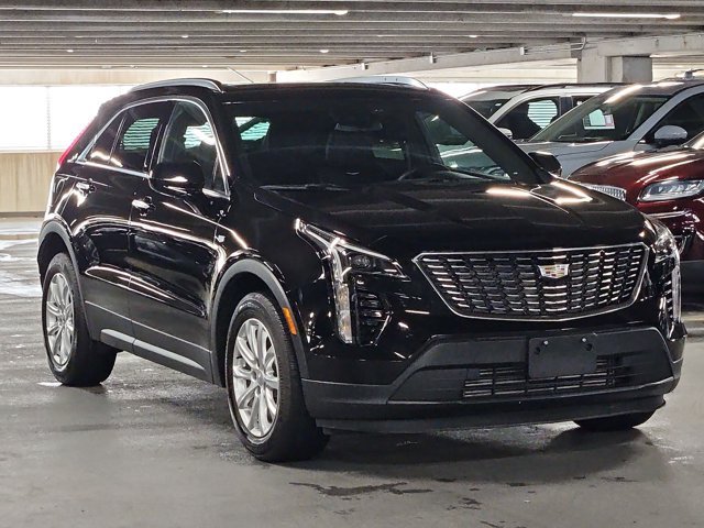Used 2023 Cadillac XT4 Luxury w/ Cold Weather Package AWD/4WD image 3