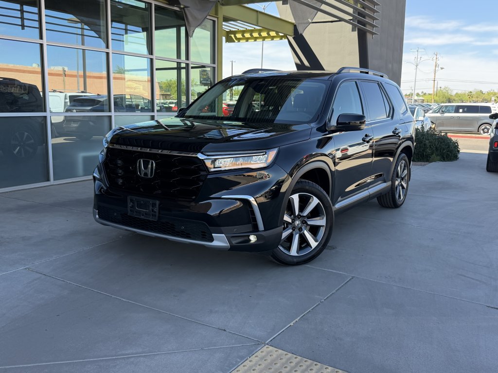 Used 2025 Honda Pilot Touring image 2