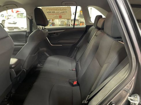 Used 2021 Toyota RAV4 LE image 23