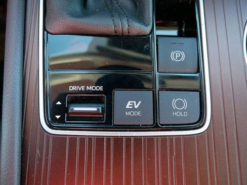 Used 2024 Toyota Sienna XLE image 28