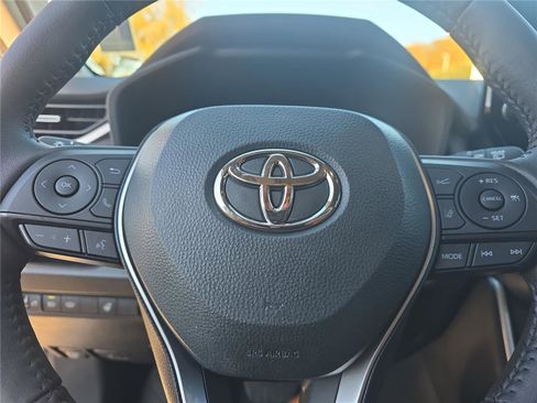 Used 2023 Toyota RAV4 XLE Premium image 22