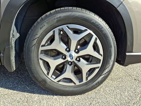 Used 2020 Subaru Forester Premium image 9