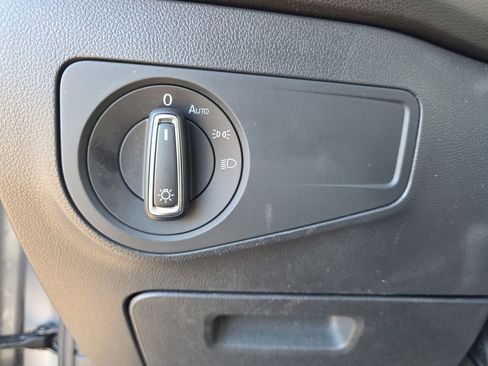 Used 2023 Volkswagen Tiguan SE R-Line image 35