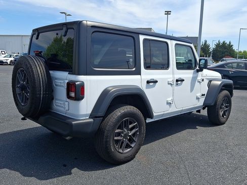 Used 2025 Jeep Wrangler Unlimited Sport AWD/4WD image 5