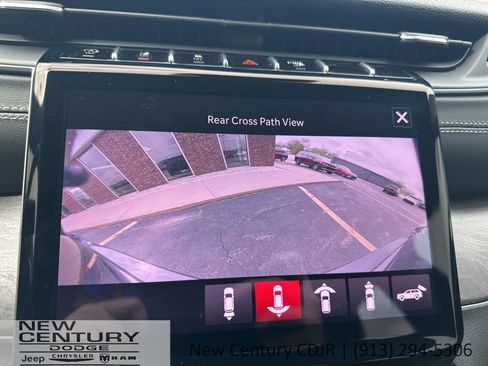 Used 2025 Jeep Grand Cherokee Limited w/ Luxury Tech Group II AWD/4WD image 45