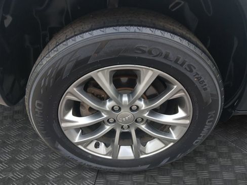 Used 2019 Jeep Cherokee Latitude Plus image 23