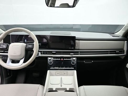 Used 2025 Hyundai Santa Fe SEL FWD image 26