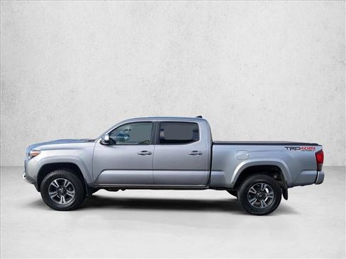 Used 2017 Toyota Tacoma SR5 image 9