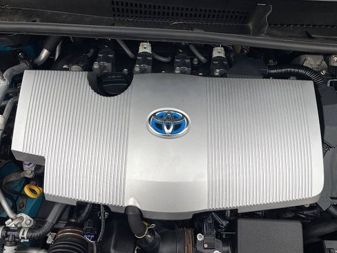 Used 2017 Toyota Prius Prime Premium image 4