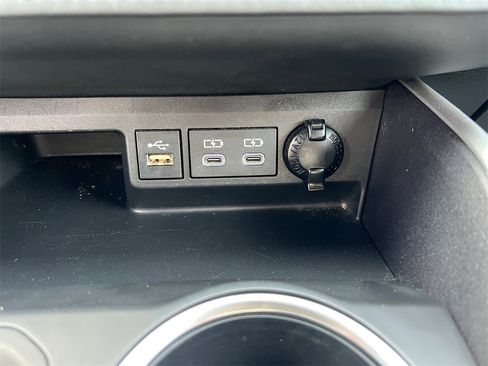 Used 2024 Toyota Highlander LE image 24