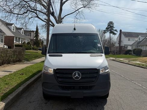 Used 2024 Mercedes-Benz eSprinter 170 Cargo image 3