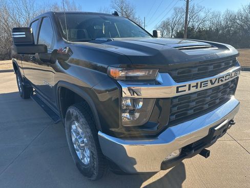 Used 2022 Chevrolet Silverado 2500 LT w/ Convenience Package image 4