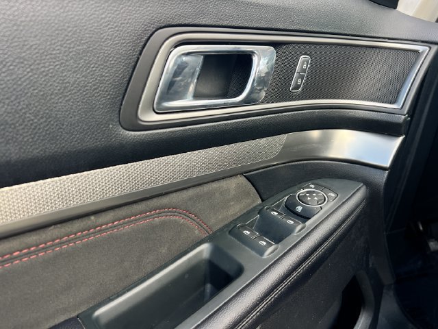 Used 2018 Ford Explorer XLT w/ Equipment Group 202A AWD/4WD image 10