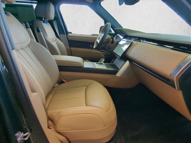 New 2026 Land Rover Range Rover Long Wheelbase SE AWD/4WD image 18