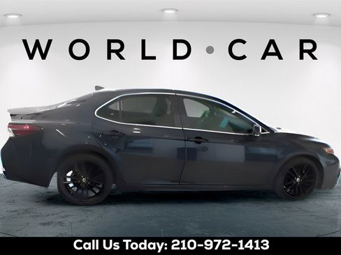 Used 2022 Toyota Camry XSE image 8