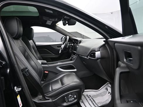 Used 2020 Jaguar F-PACE S image 31