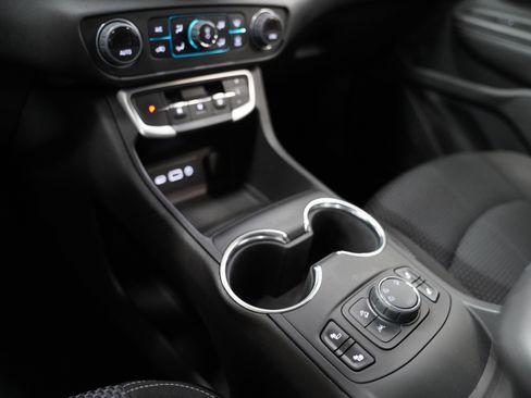 Used 2023 GMC Terrain SLE w/ Driver Convenience Package image 26