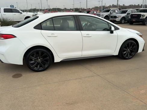 Used 2024 Toyota Corolla SE image 9