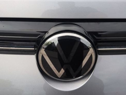 Used 2025 Volkswagen Taos SE AWD/4WD image 32