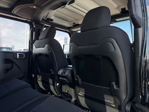 Used 2024 Jeep Gladiator Mojave w/ Convenience Group image 19