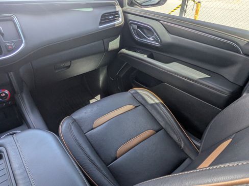 Used 2023 GMC Yukon AT4 w/ LPO, Floor Liner Package AWD/4WD image 18