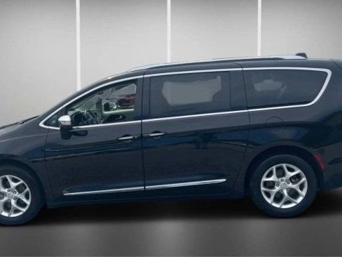 Used 2020 Chrysler Pacifica Limited FWD image 9