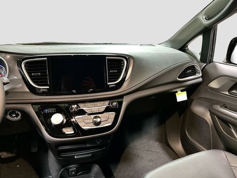 New 2026 Chrysler Pacifica Select image 22