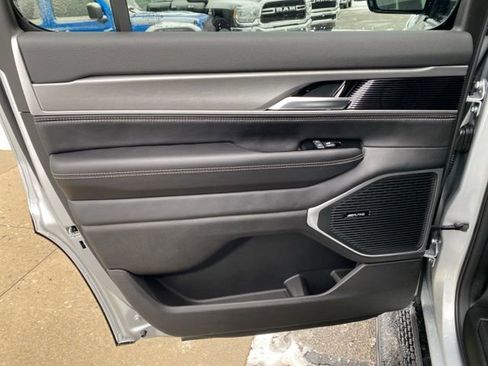 New 2026 Jeep Grand Wagoneer Limited w/ 8-Passenger Seating Package AWD/4WD image 22