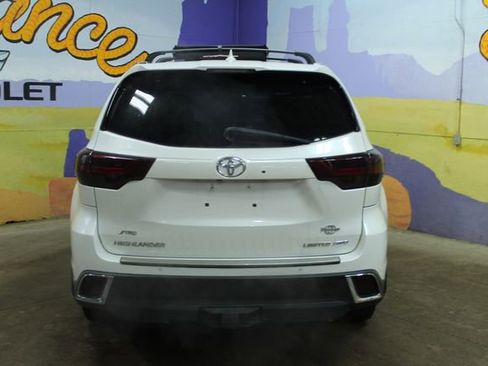 Used 2017 Toyota Highlander Limited image 7