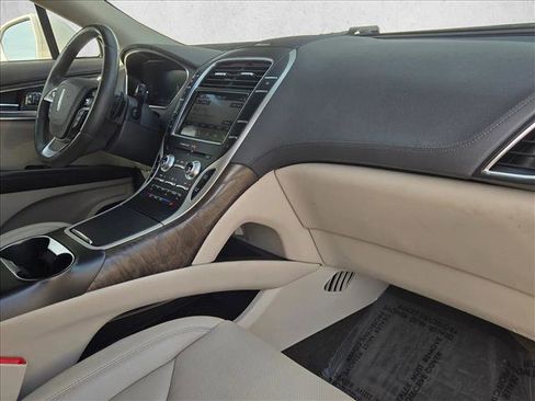 Used 2019 Lincoln Nautilus Reserve image 22