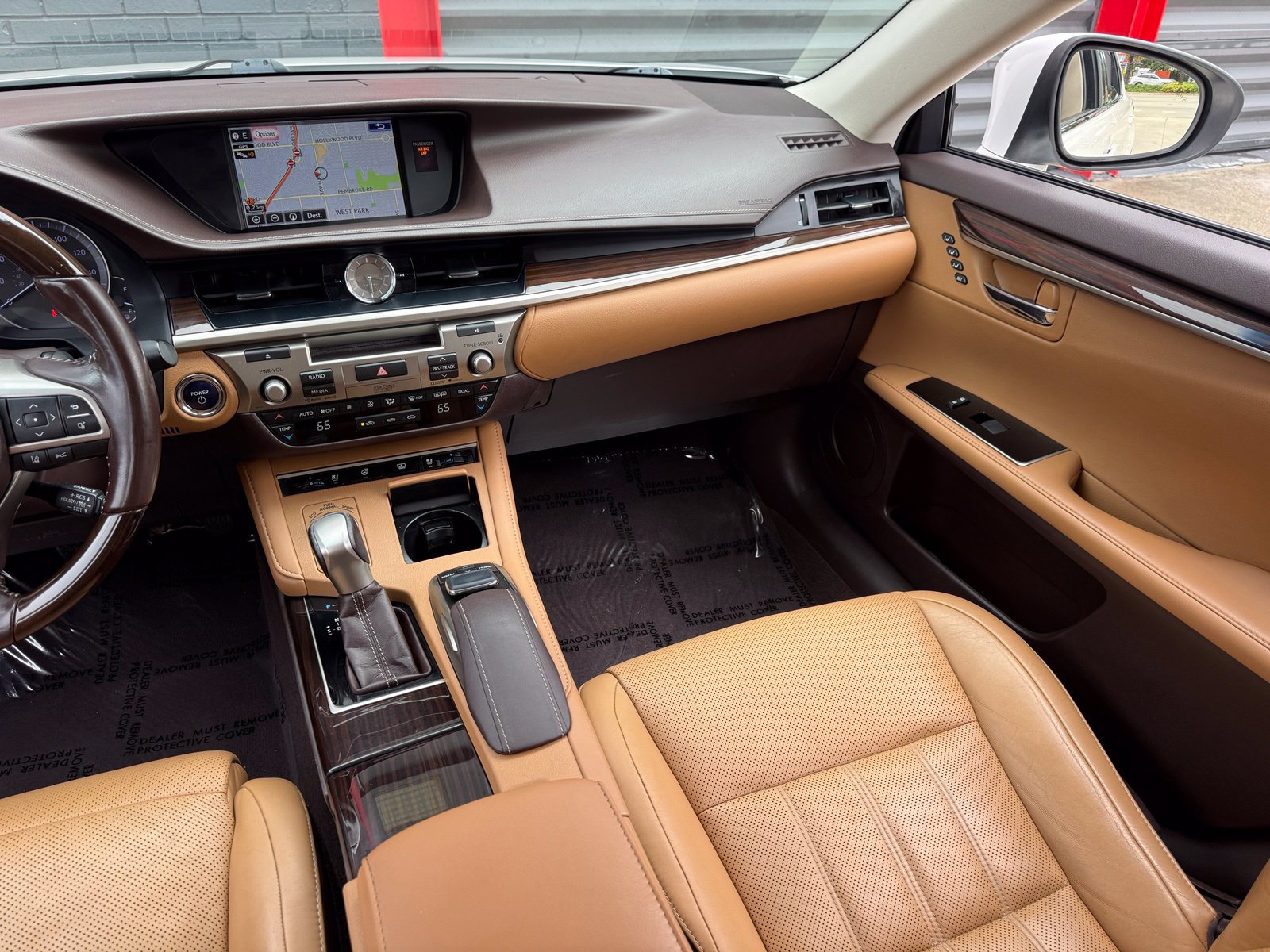 Used 2016 Lexus ES 300h w/ Ultra Luxury Package FWD image 30