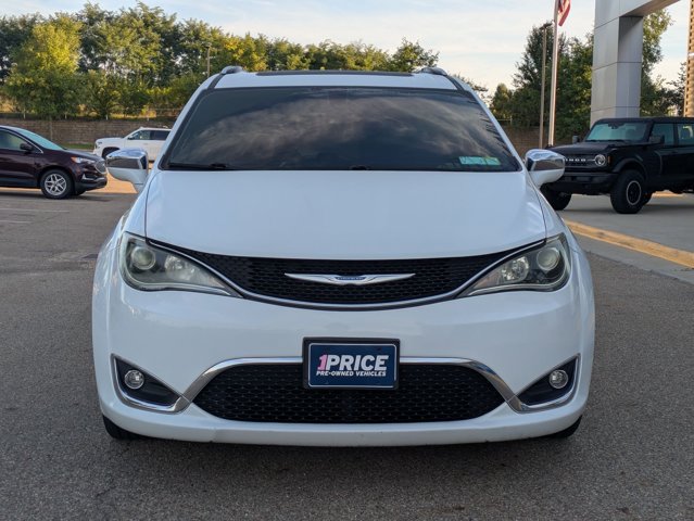 Used 2018 Chrysler Pacifica Limited FWD image 2