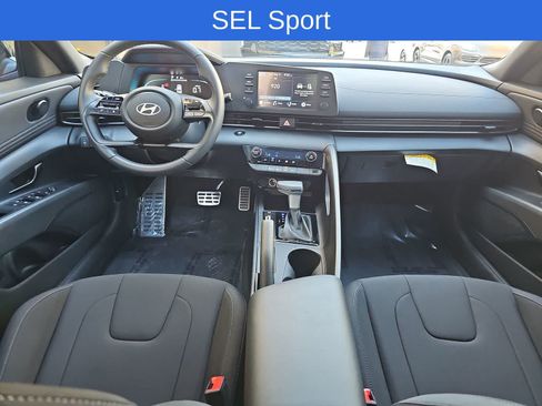Used 2025 Hyundai Elantra Sport FWD image 14