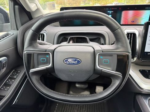 Used 2025 Ford Expedition Platinum w/ Driver's Package AWD/4WD image 24