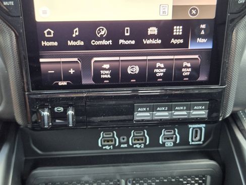 New 2026 RAM 2500 Limited AWD/4WD image 17