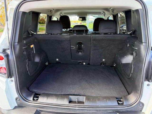 Certified 2020 Jeep Renegade Altitude AWD/4WD image 12