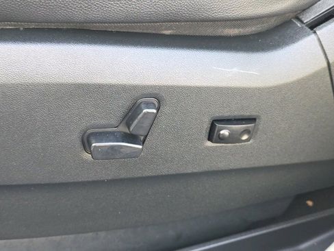 Used 2019 Dodge Grand Caravan SXT image 6