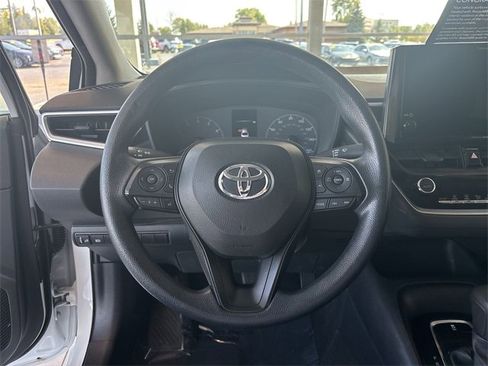 Used 2023 Toyota Corolla LE image 27