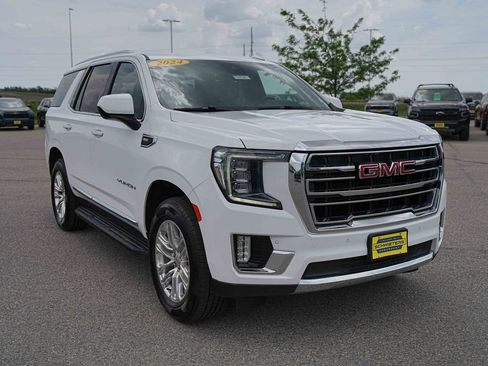 Used 2024 GMC Yukon SLT AWD/4WD image 3