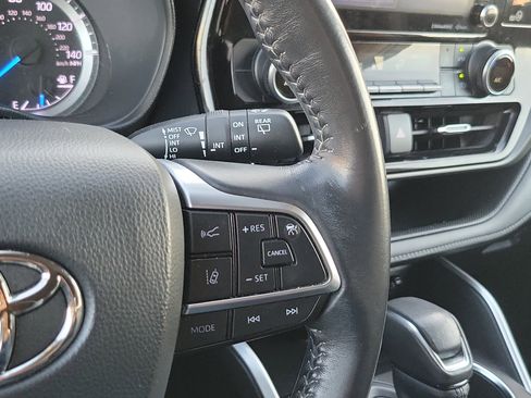 Certified 2021 Toyota Highlander LE image 26