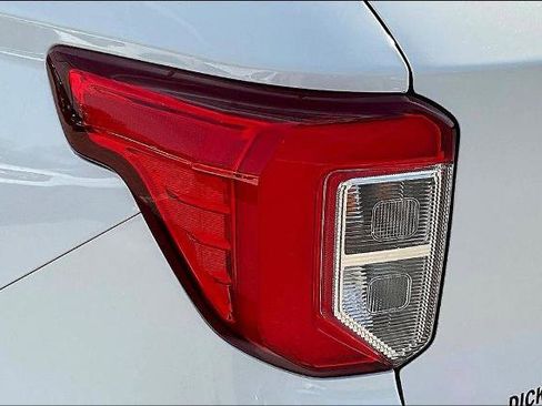 Certified 2022 Ford Explorer Platinum w/ Equipment Group 601A image 23