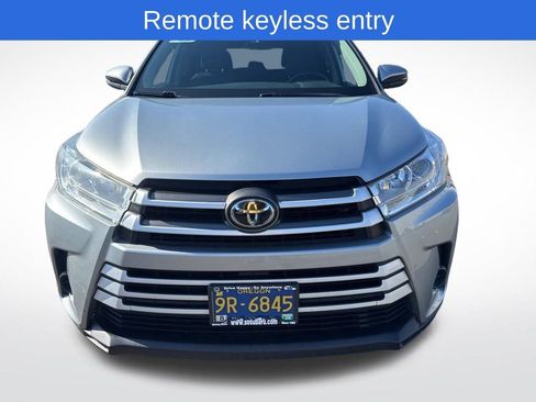 Used 2019 Toyota Highlander LE image 2