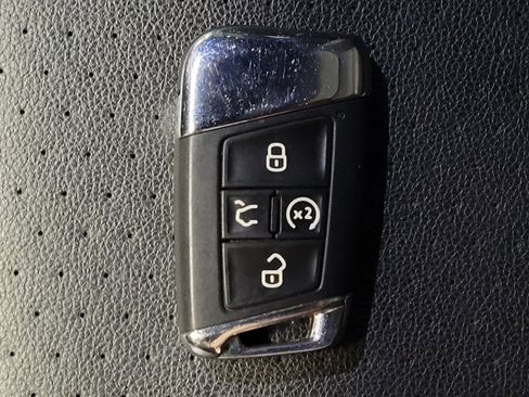 Used 2021 Volkswagen Atlas Cross Sport SE FWD image 32