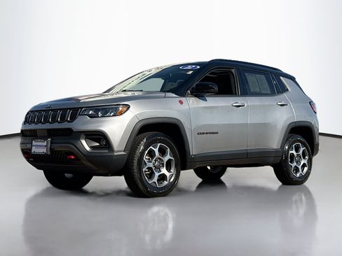 Used 2022 Jeep Compass Trailhawk w/ Sun and Sound Group AWD/4WD image 13