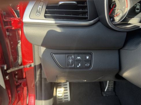 Used 2019 Genesis G70 3.3T Advanced image 22