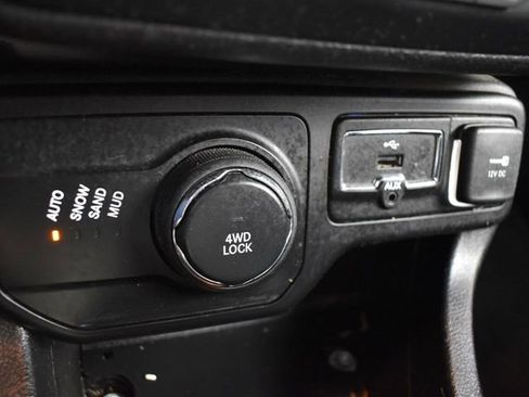 Used 2018 Jeep Renegade Latitude image 24