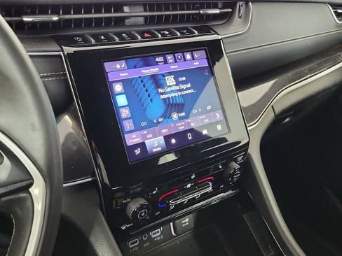 Used 2023 Jeep Grand Cherokee Altitude image 17