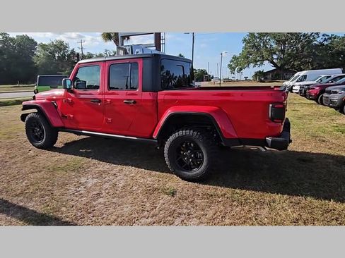 New 2025 Jeep Gladiator Willys image 13